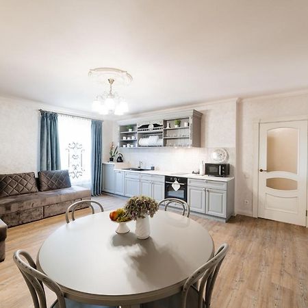Lux Apartment On Duhnovicha Street .Free Parking. Uschhorod Exterior foto
