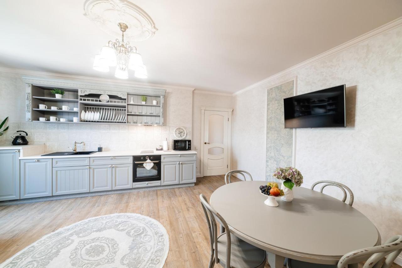 Lux Apartment On Duhnovicha Street .Free Parking. Uschhorod Exterior foto