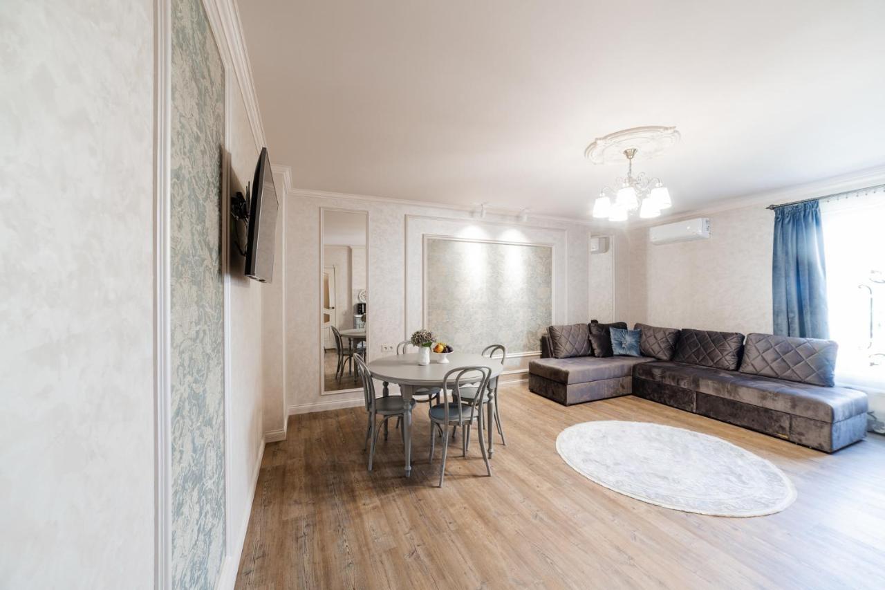 Lux Apartment On Duhnovicha Street .Free Parking. Uschhorod Exterior foto