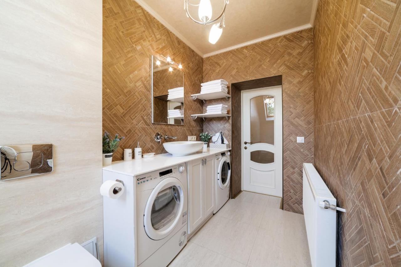 Lux Apartment On Duhnovicha Street .Free Parking. Uschhorod Exterior foto