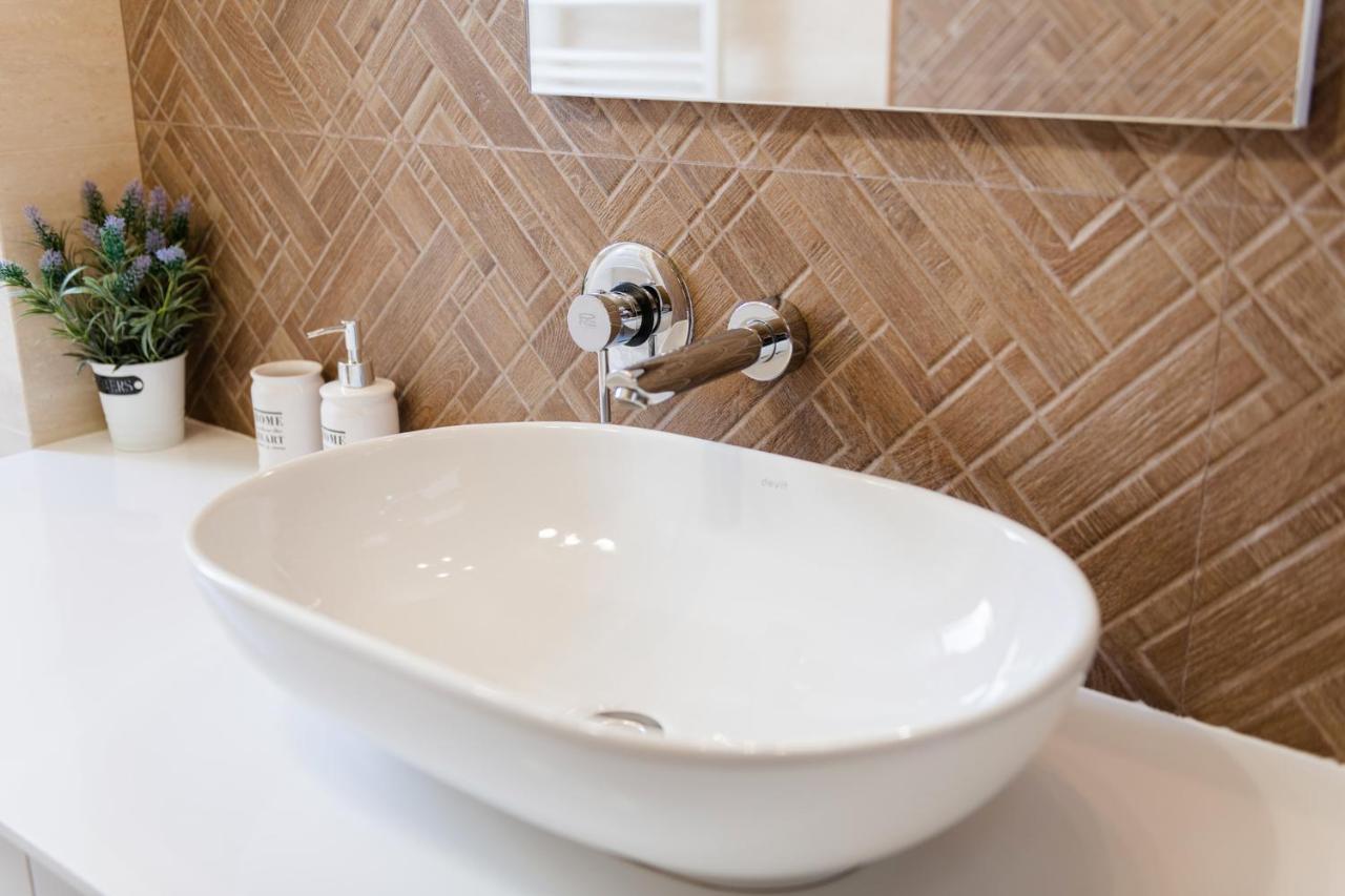 Lux Apartment On Duhnovicha Street .Free Parking. Uschhorod Exterior foto