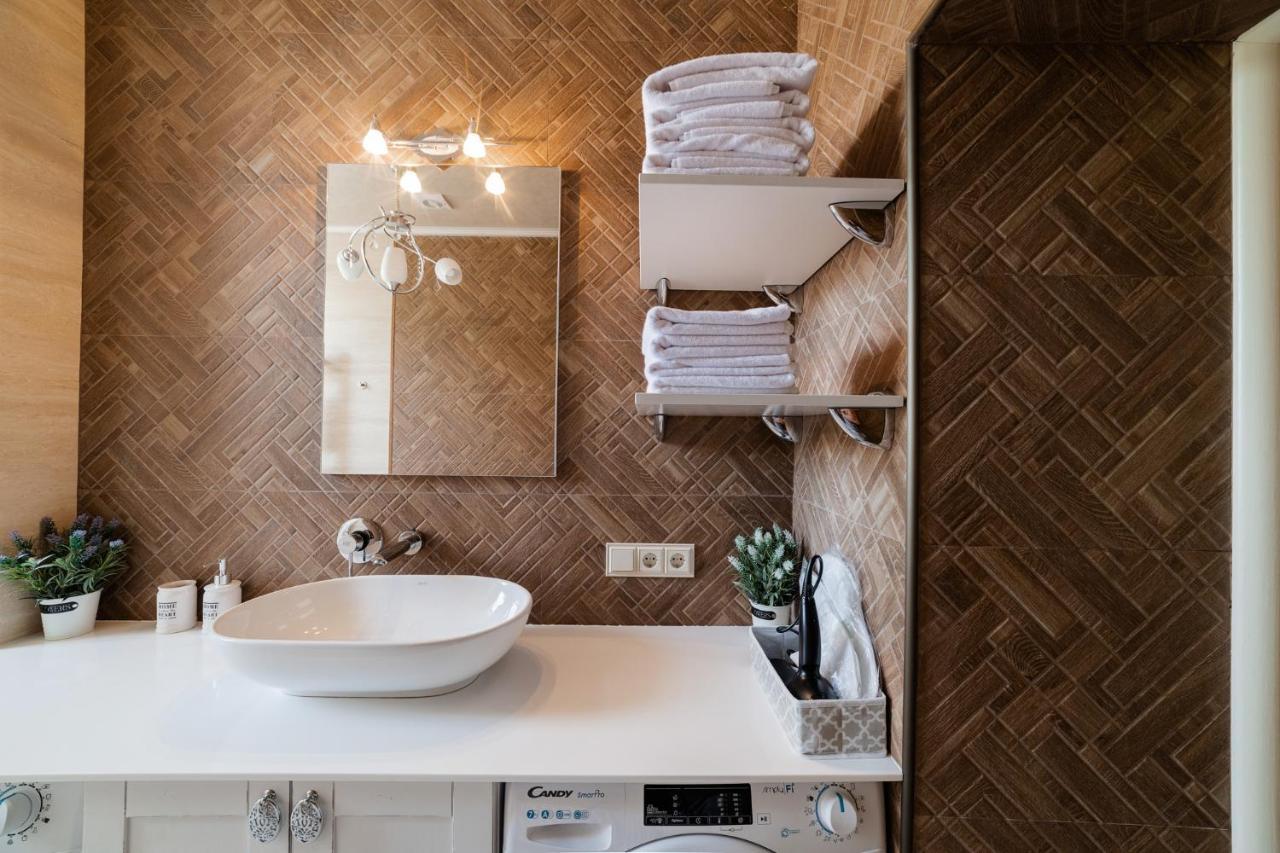 Lux Apartment On Duhnovicha Street .Free Parking. Uschhorod Exterior foto